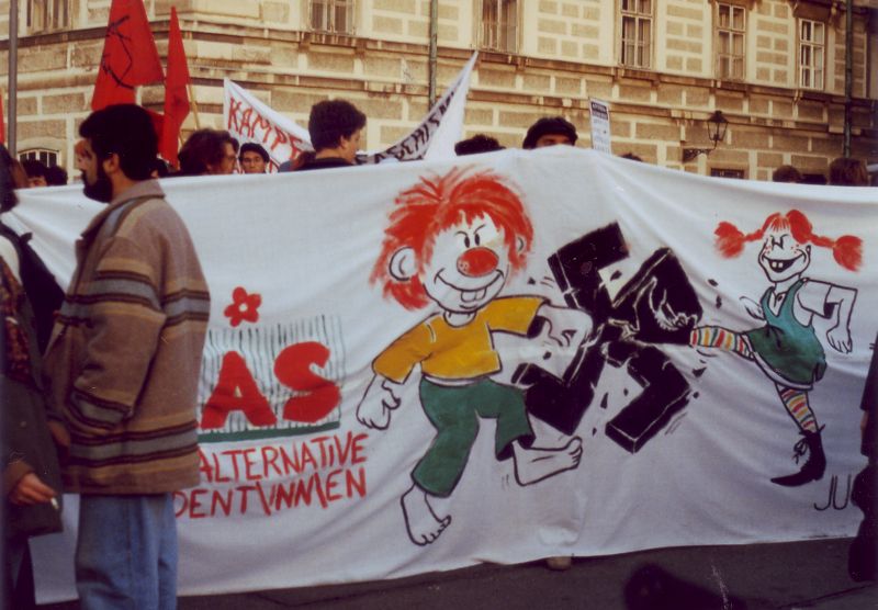 Demonstration gegen Faschismus. Archiv der GRAS.